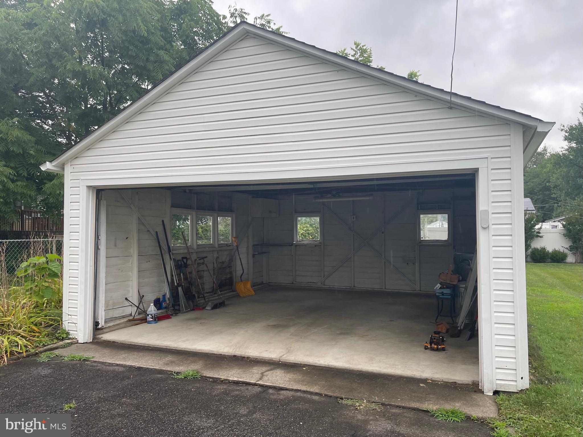 7 Union Avenue Stratford, NJ 08084 - Photo 5 of 28 Two Car Garage