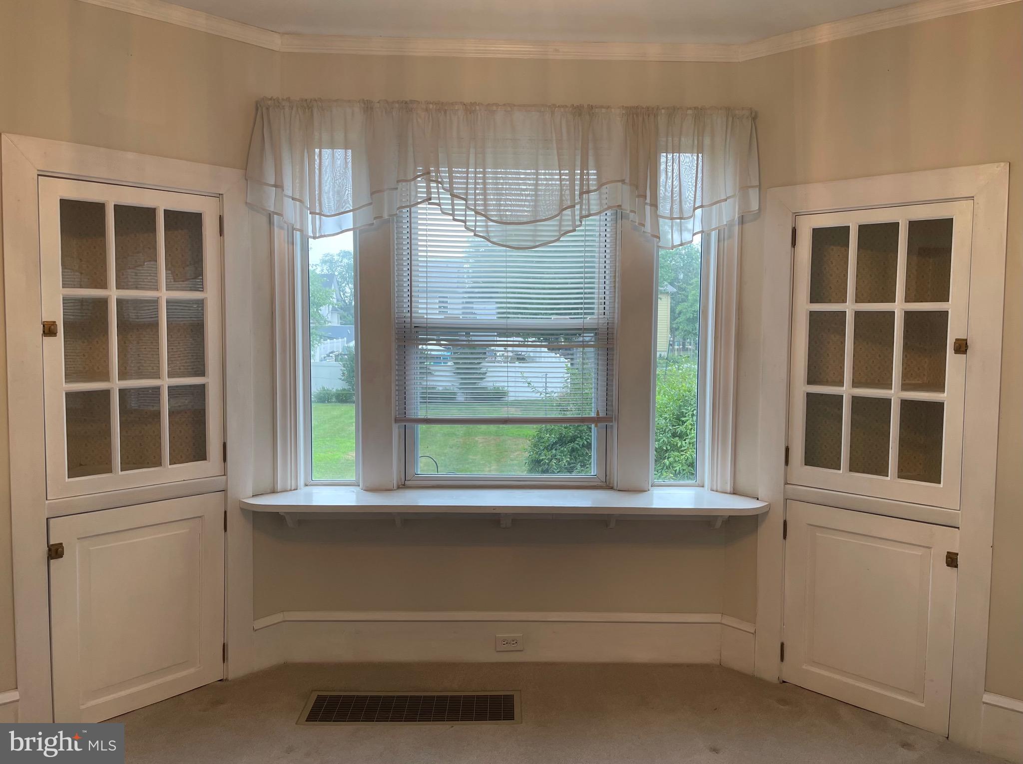 7 Union Avenue Stratford, NJ 08084 - Photo 9 of 28 Dining Room Built-Ins