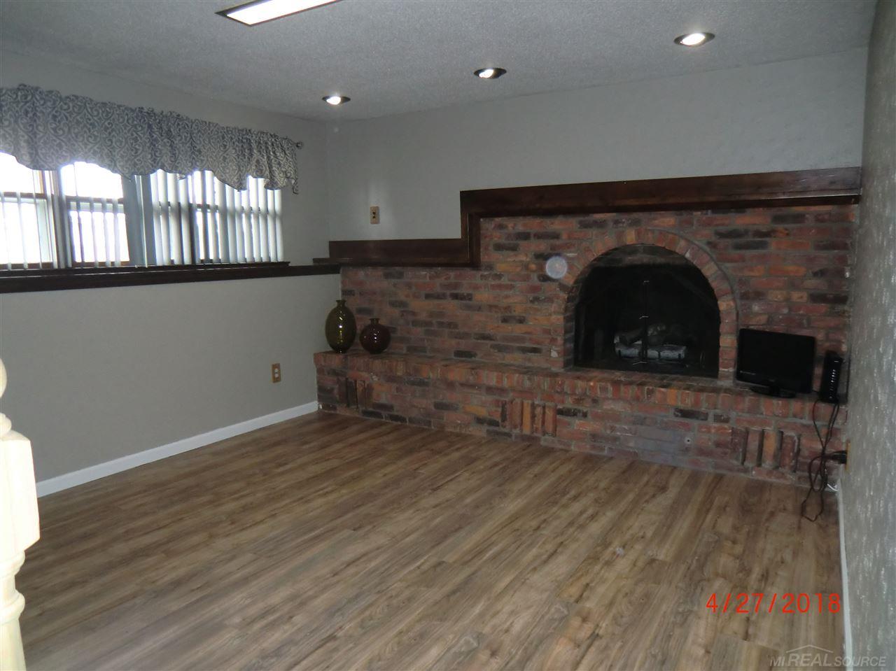 3028 Riverside Drive Port Huron, MI 48060 - Photo 20 of 23 31345967-20.JPG