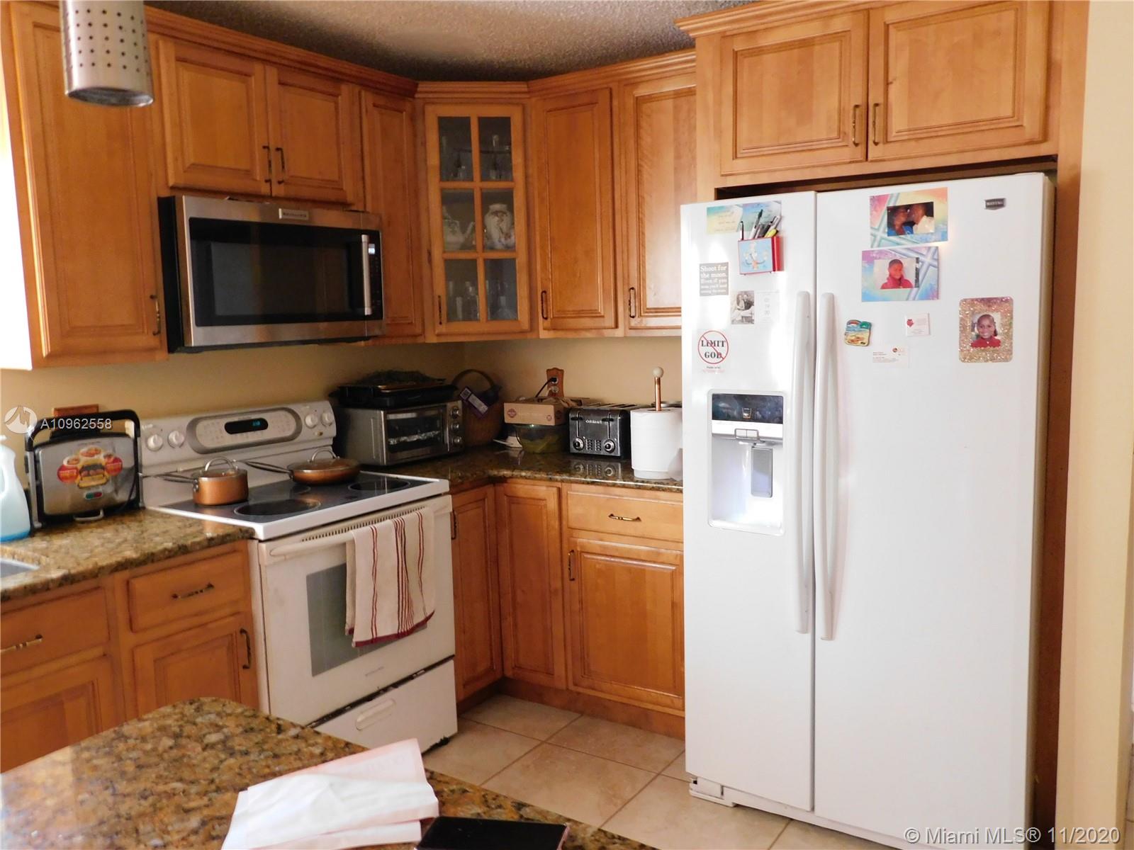 12138 Southwest 250th Terrace Homestead, FL 33032 - Photo 6 of 24