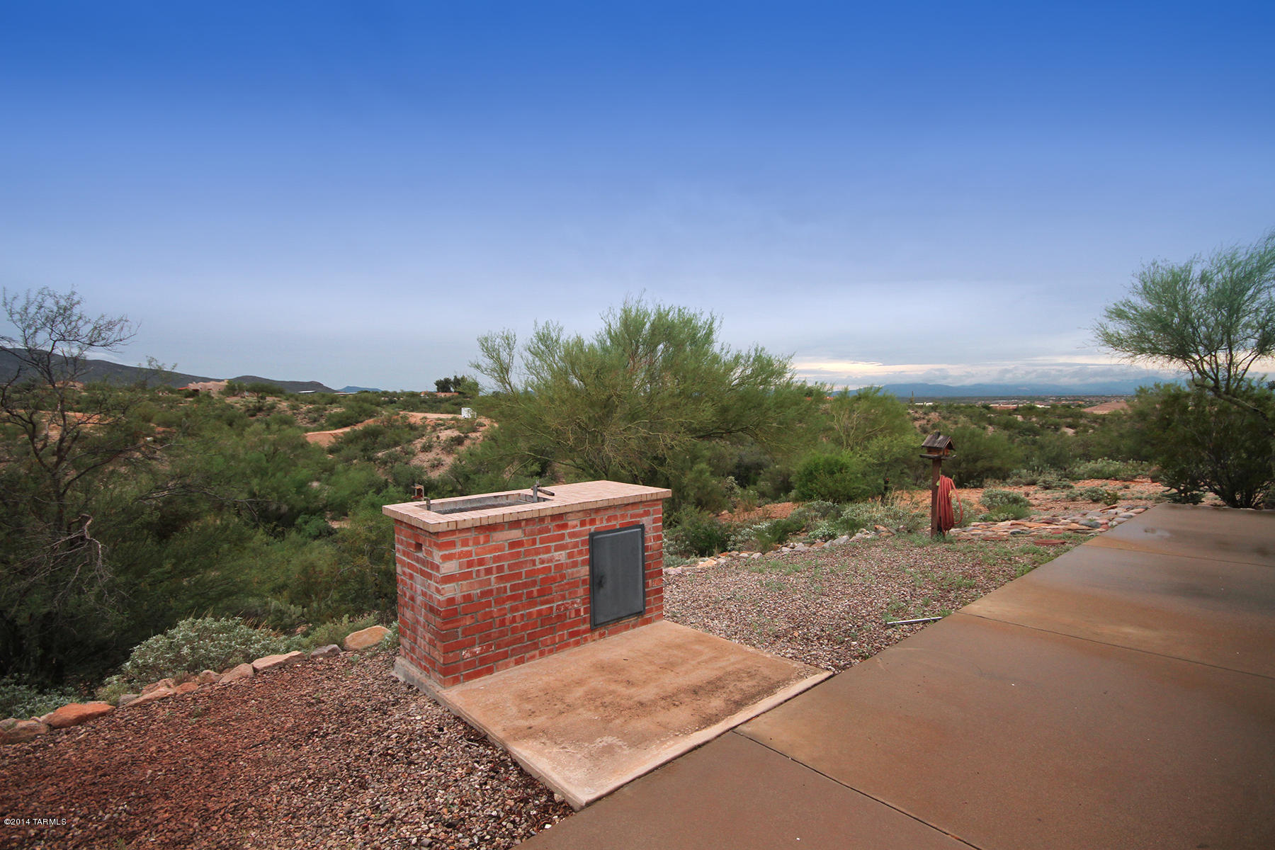 10882 East Escalante Road Tucson, AZ 85730 - Photo 16 of 29 East Facing Built In BBQ off Kitchen/LR