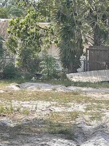 a view of a yard with a tree