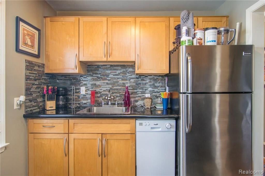 1609 Harvard Road Berkley, MI 48072 - Photo 11 of 37