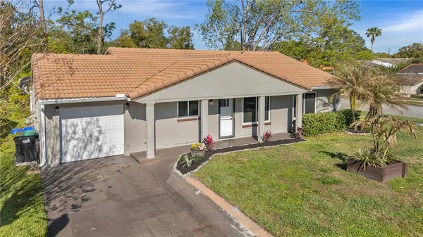 a view of a house with a backyard