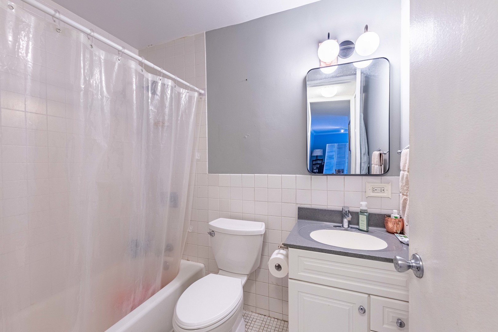 720 West Gordon Terrace, Unit 4A Chicago, IL 60613 - Photo 10 of 27 Gallery Image 10