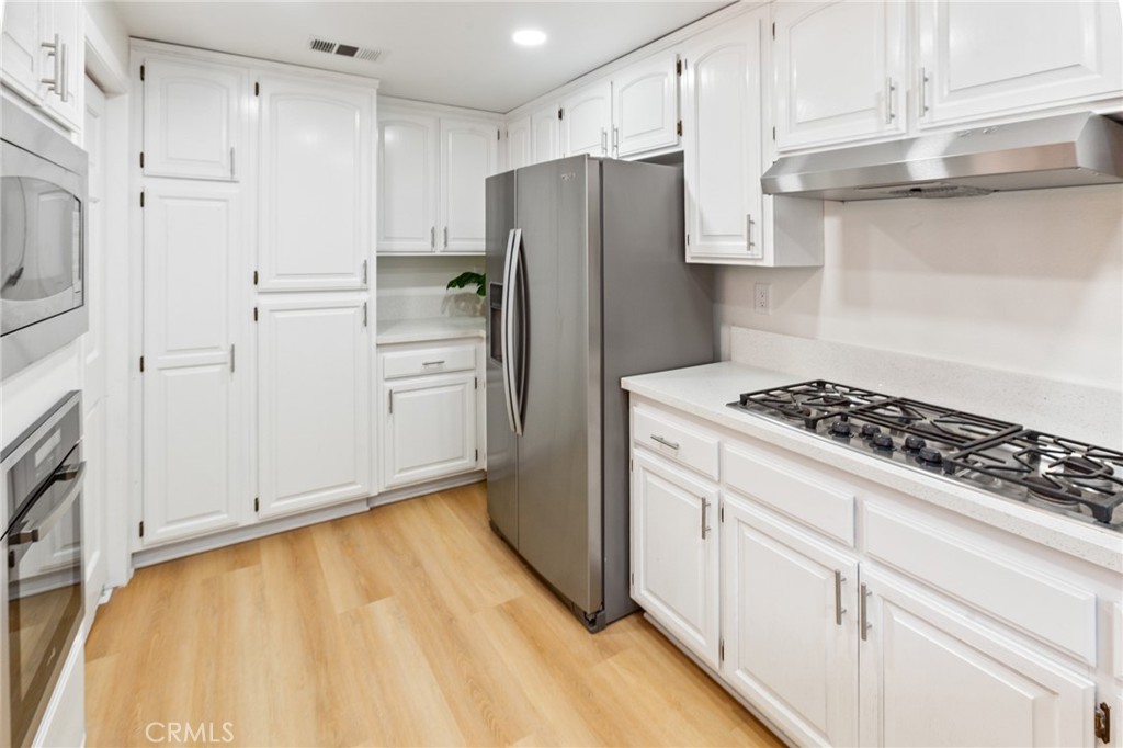 1006 Vía Zapata Riverside, CA 92507 - Photo 13 of 46