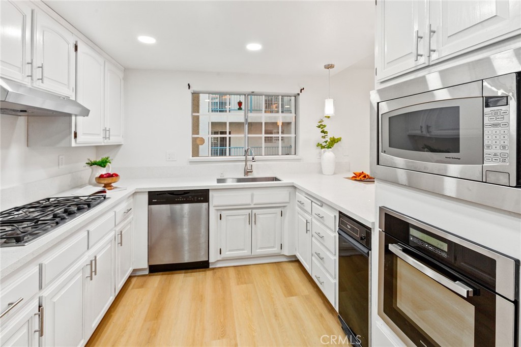 1006 Vía Zapata Riverside, CA 92507 - Photo 14 of 46