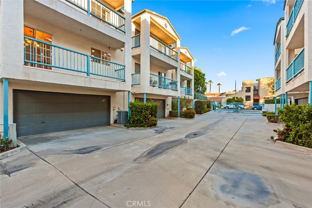 1006 Vía Zapata Riverside, CA 92507 - Photo 32 of 46