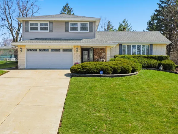 $649,000 | 715 Pinecroft Drive, Roselle, IL 60172