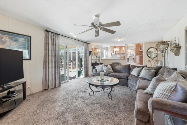 $649,000 | 715 Pinecroft Drive, Roselle, IL 60172