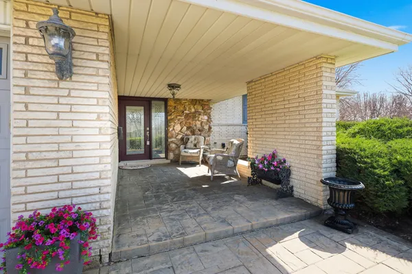 $649,000 | 715 Pinecroft Drive, Roselle, IL 60172