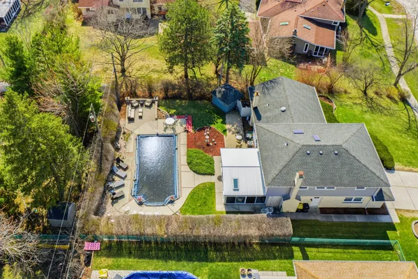 $649,000 | 715 Pinecroft Drive, Roselle, IL 60172
