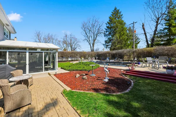 $649,000 | 715 Pinecroft Drive, Roselle, IL 60172