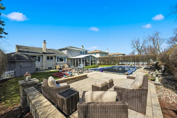 $649,000 | 715 Pinecroft Drive, Roselle, IL 60172