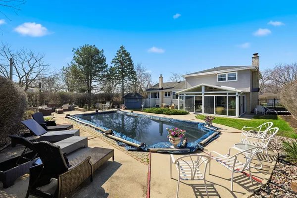 $649,000 | 715 Pinecroft Drive, Roselle, IL 60172