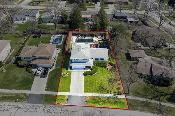 $649,000 | 715 Pinecroft Drive, Roselle, IL 60172