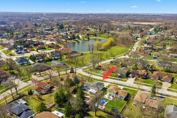 $649,000 | 715 Pinecroft Drive, Roselle, IL 60172