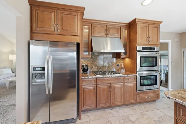 $649,000 | 715 Pinecroft Drive, Roselle, IL 60172