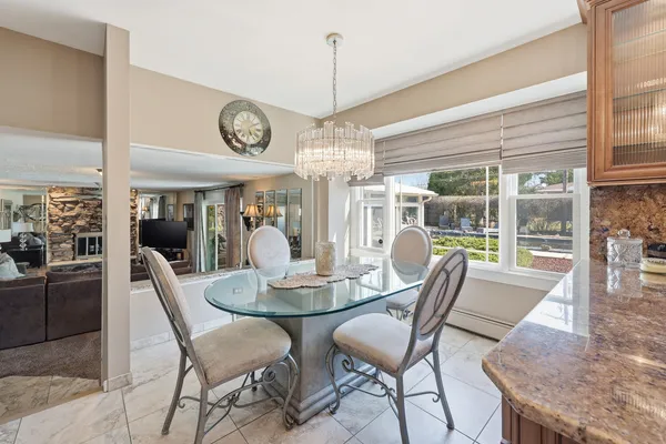 $649,000 | 715 Pinecroft Drive, Roselle, IL 60172