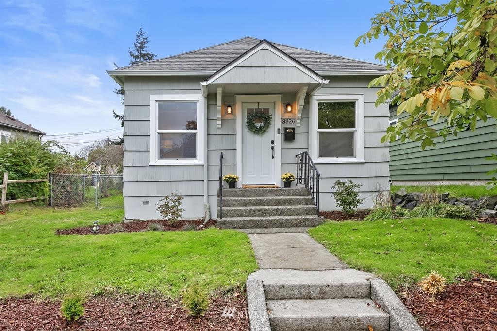 3326 Rockefeller Avenue Everett, WA 98201 - Photo 2 of 20