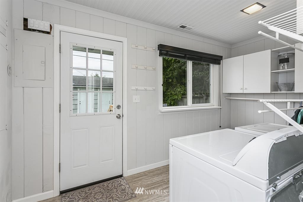 3326 Rockefeller Avenue Everett, WA 98201 - Photo 15 of 20