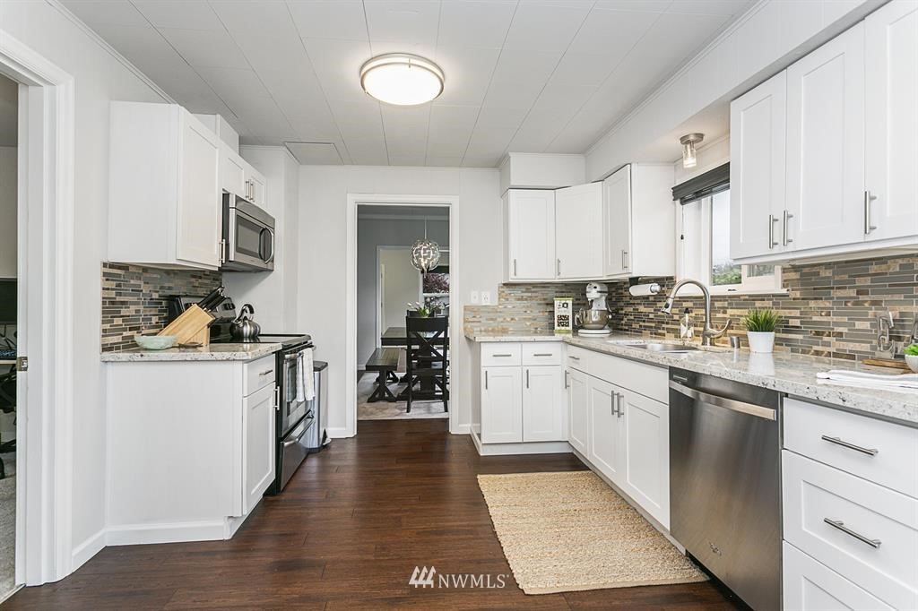 3326 Rockefeller Avenue Everett, WA 98201 - Photo 8 of 20
