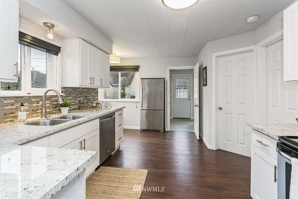 3326 Rockefeller Avenue Everett, WA 98201 - Photo 9 of 20