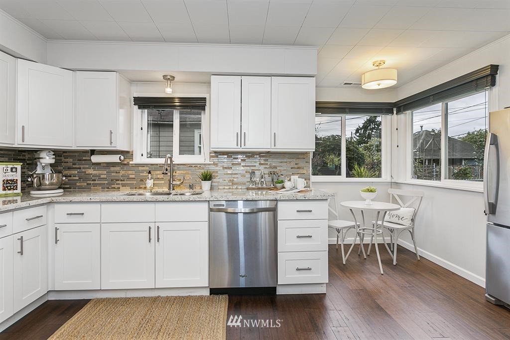 3326 Rockefeller Avenue Everett, WA 98201 - Photo 10 of 20