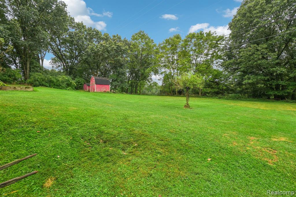 9551 Ellis Road Clarkston, MI 48348 - Photo 9 of 48