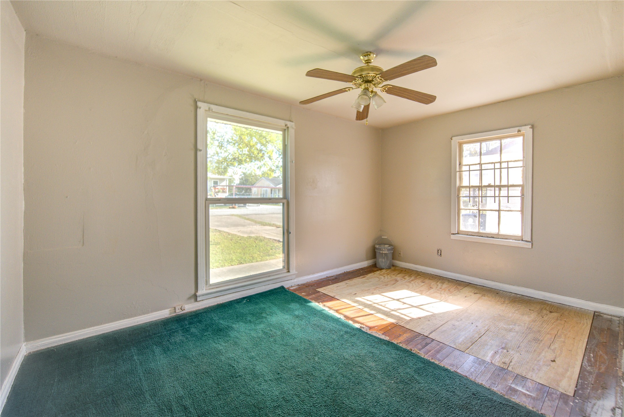 3431 Sayers Street Houston, TX 77026 - Photo 21 of 44 a view of empty room with window