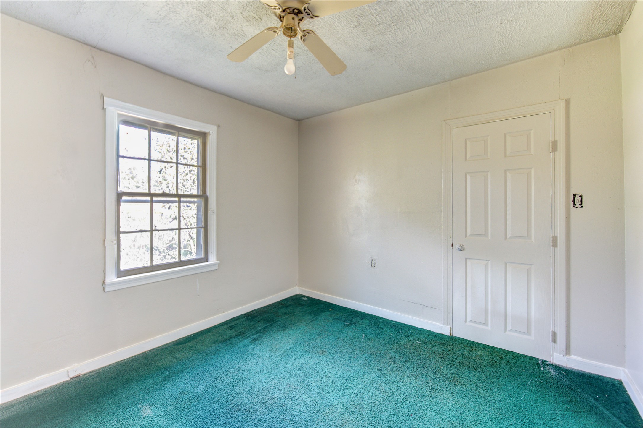 3431 Sayers Street Houston, TX 77026 - Photo 36 of 44 a view of an empty room with a window