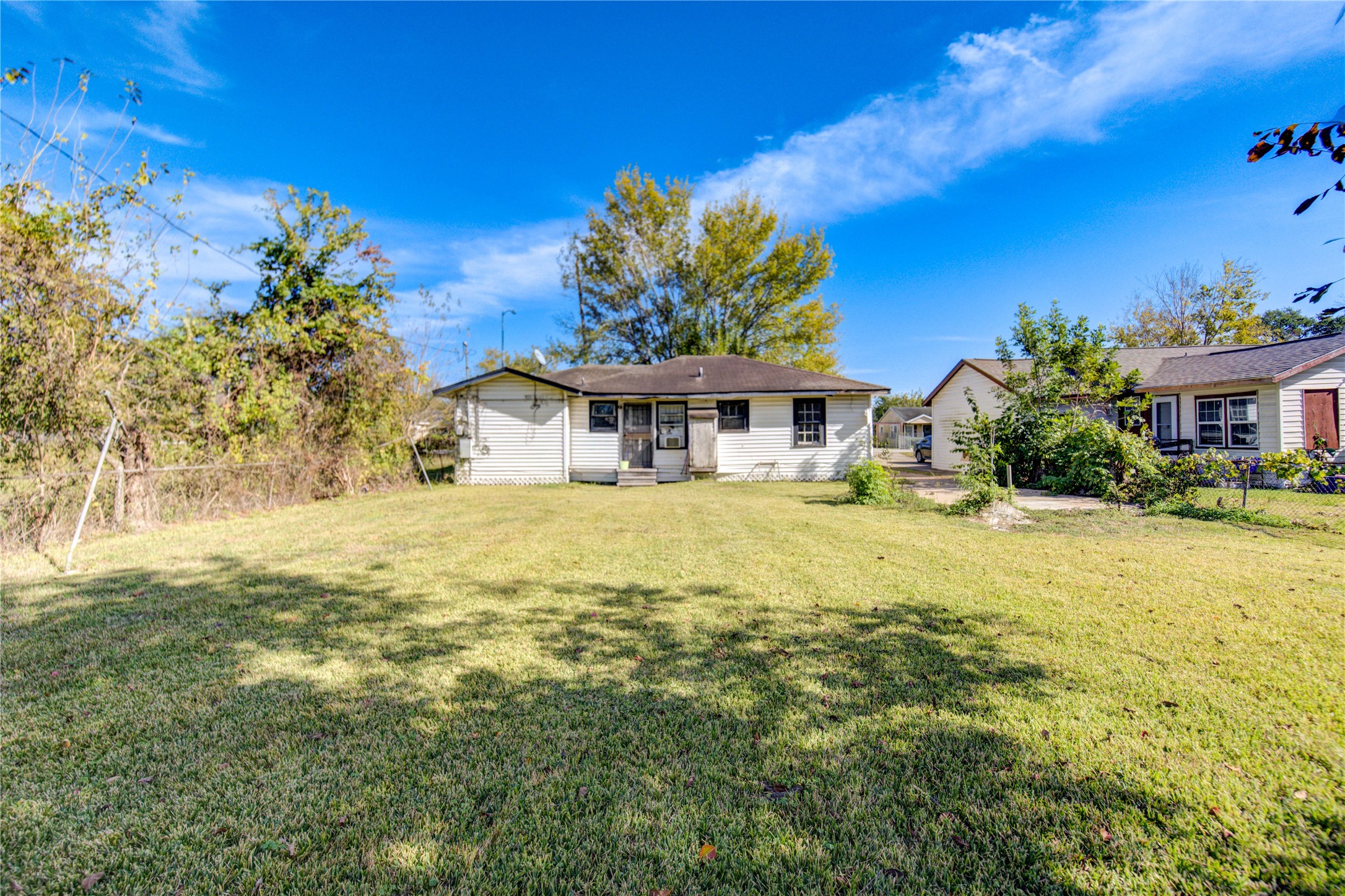 3431 Sayers Street Houston, TX 77026 - Photo 37 of 44 a house view with a swimming pool