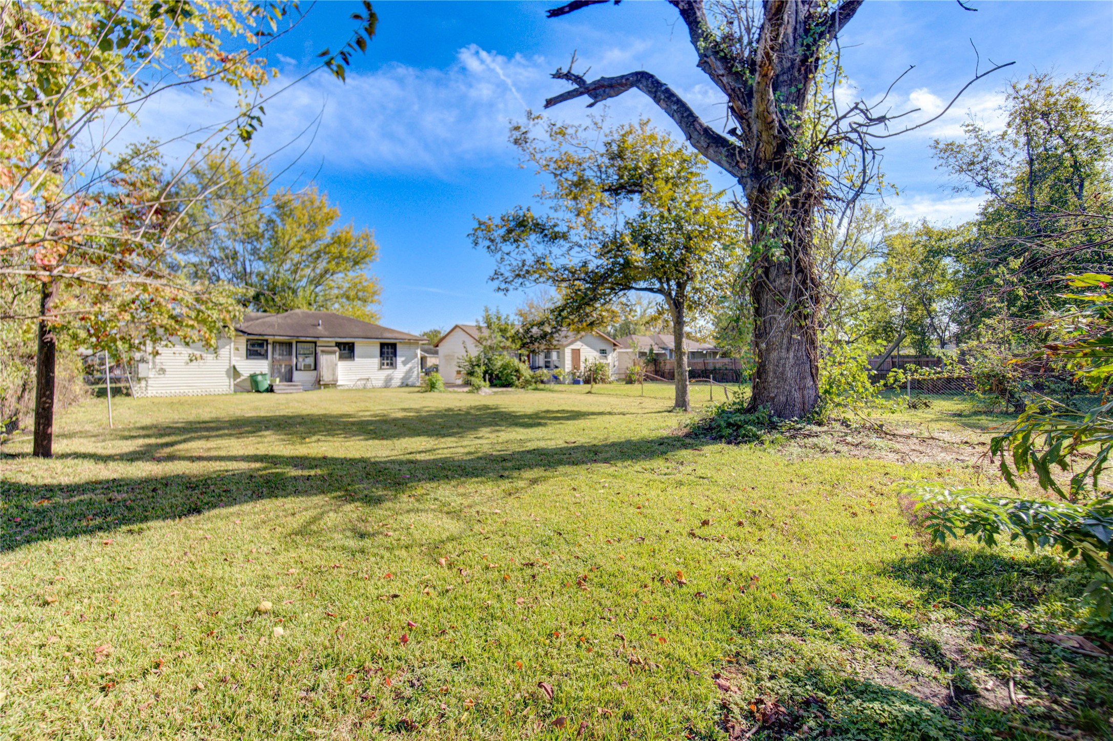 3431 Sayers Street Houston, TX 77026 - Photo 38 of 44 a house view with swimming pool