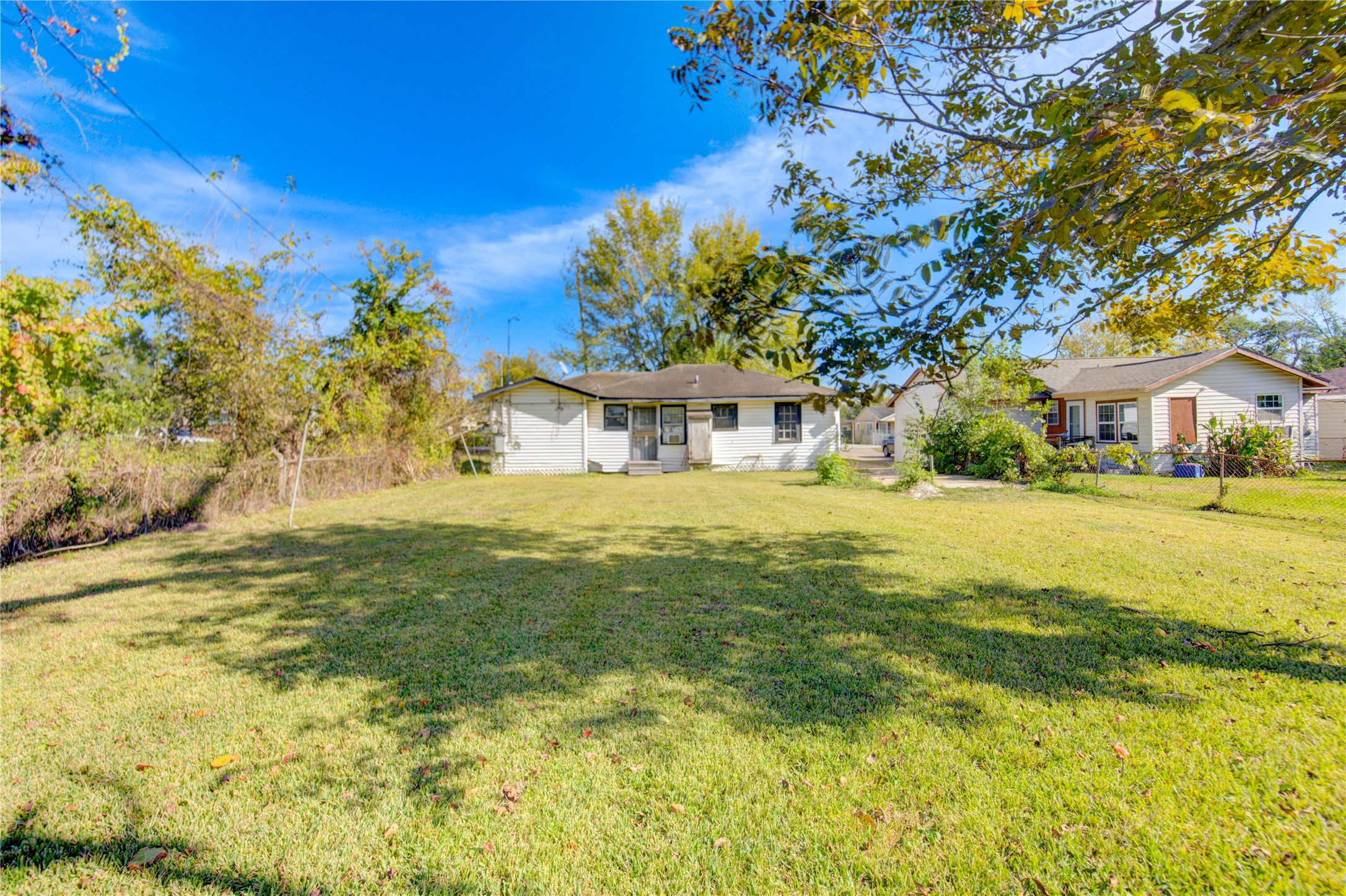 3431 Sayers Street Houston, TX 77026 - Photo 40 of 44 a house view with swimming pool