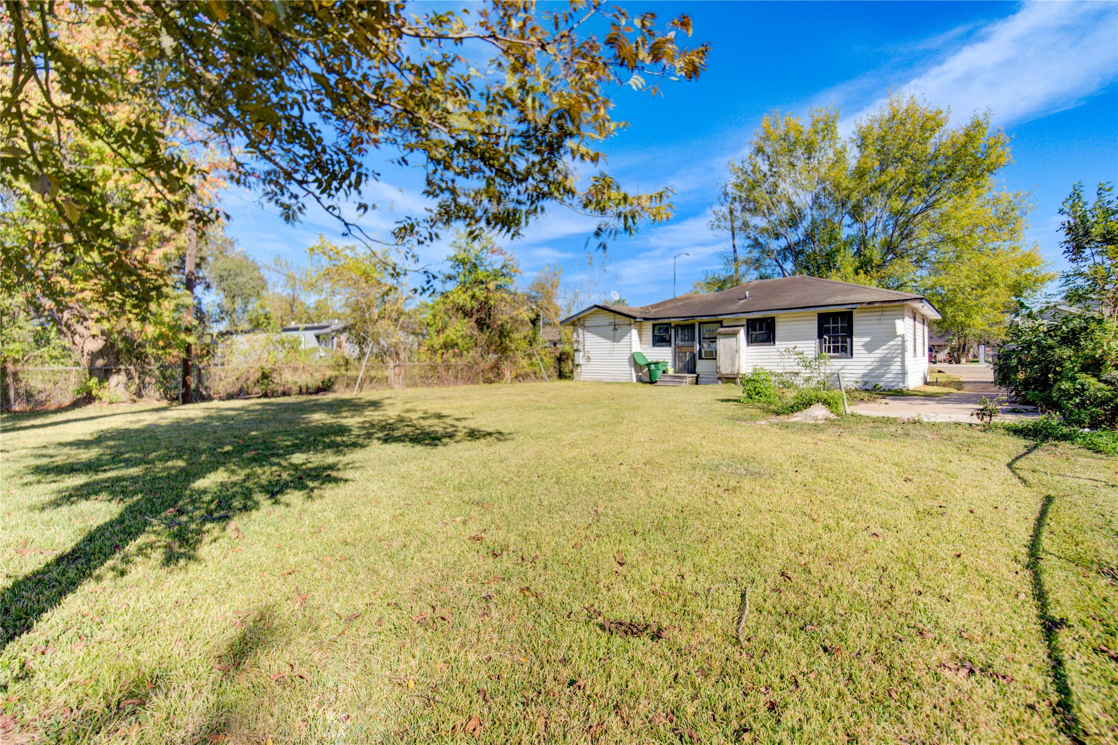 3431 Sayers Street Houston, TX 77026 - Photo 42 of 44 a view of a house with swimming pool