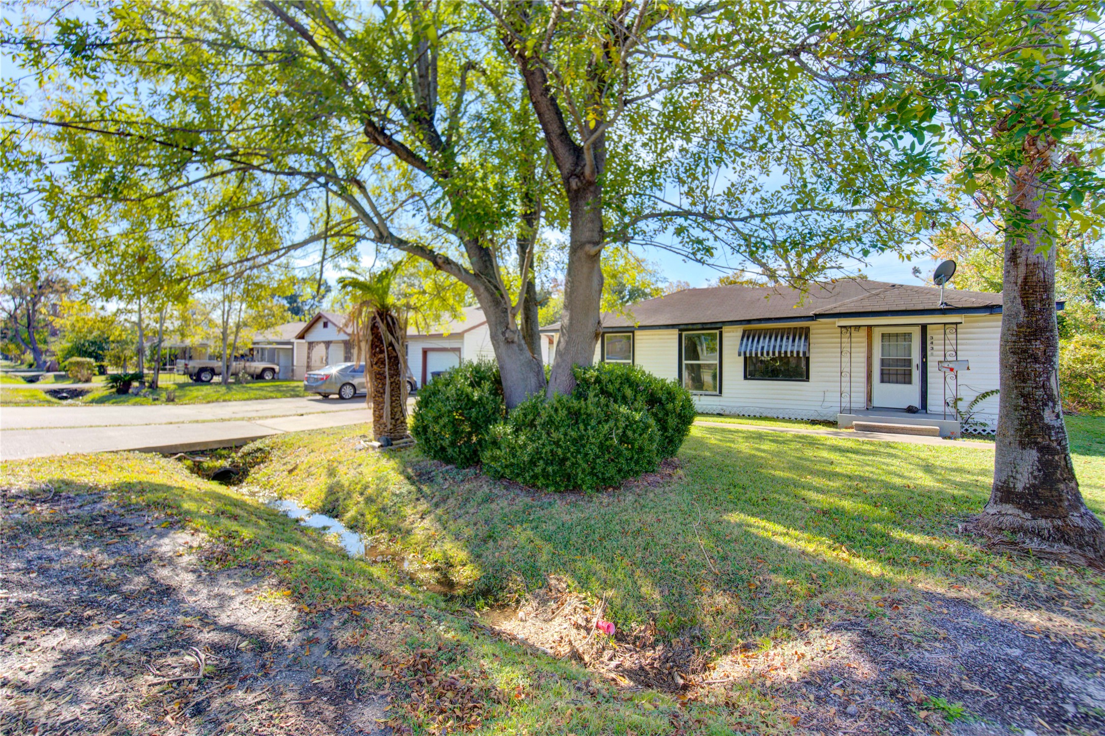 3431 Sayers Street Houston, TX 77026 - Photo 7 of 44 a view of house with outdoor space and garden