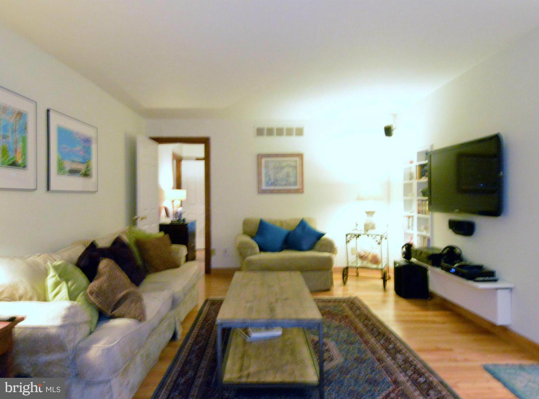 903 Timber Run Road Reisterstown, MD 21136 - Photo 20 of 30 Living Room