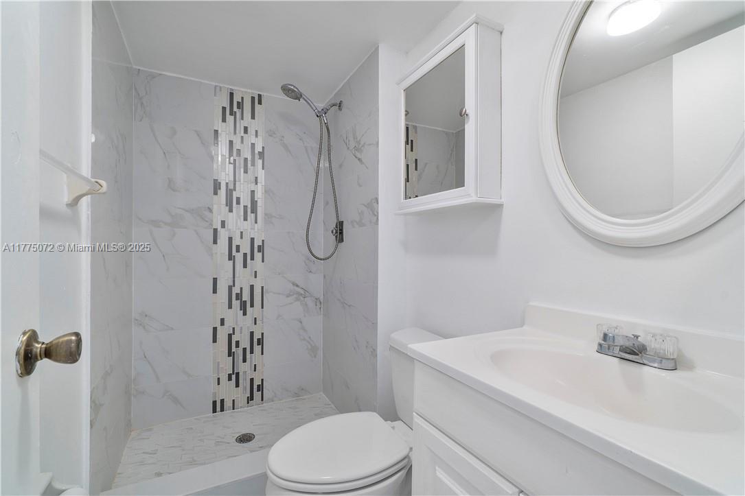 3266 Northwest 104th Avenue, Unit 3266 Coral Springs, FL 33065 - Photo 11 of 15 a bathroom with a sink toilet and shower