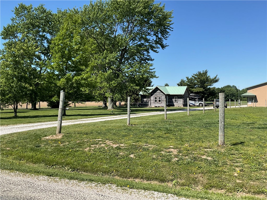 2613 North 800 E Road Moweaqua, IL 62550 - Photo 4 of 19