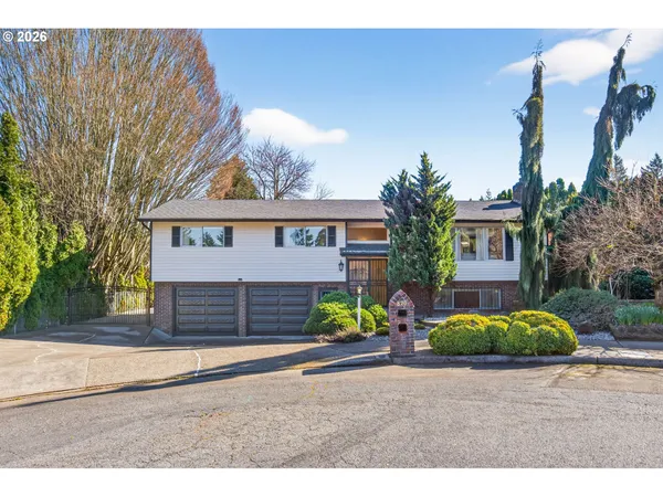 $620,000 | 820 Northeast 168th Place, Portland, OR 97230