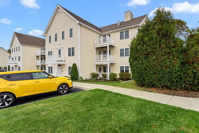 $374,900 | 60 Saw Mill Drive, Unit 307, North Kingstown, RI 02852