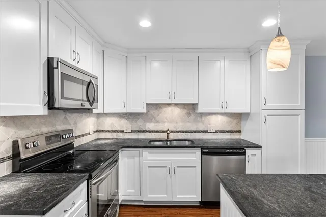 $374,900 | 60 Saw Mill Drive, Unit 307, North Kingstown, RI 02852