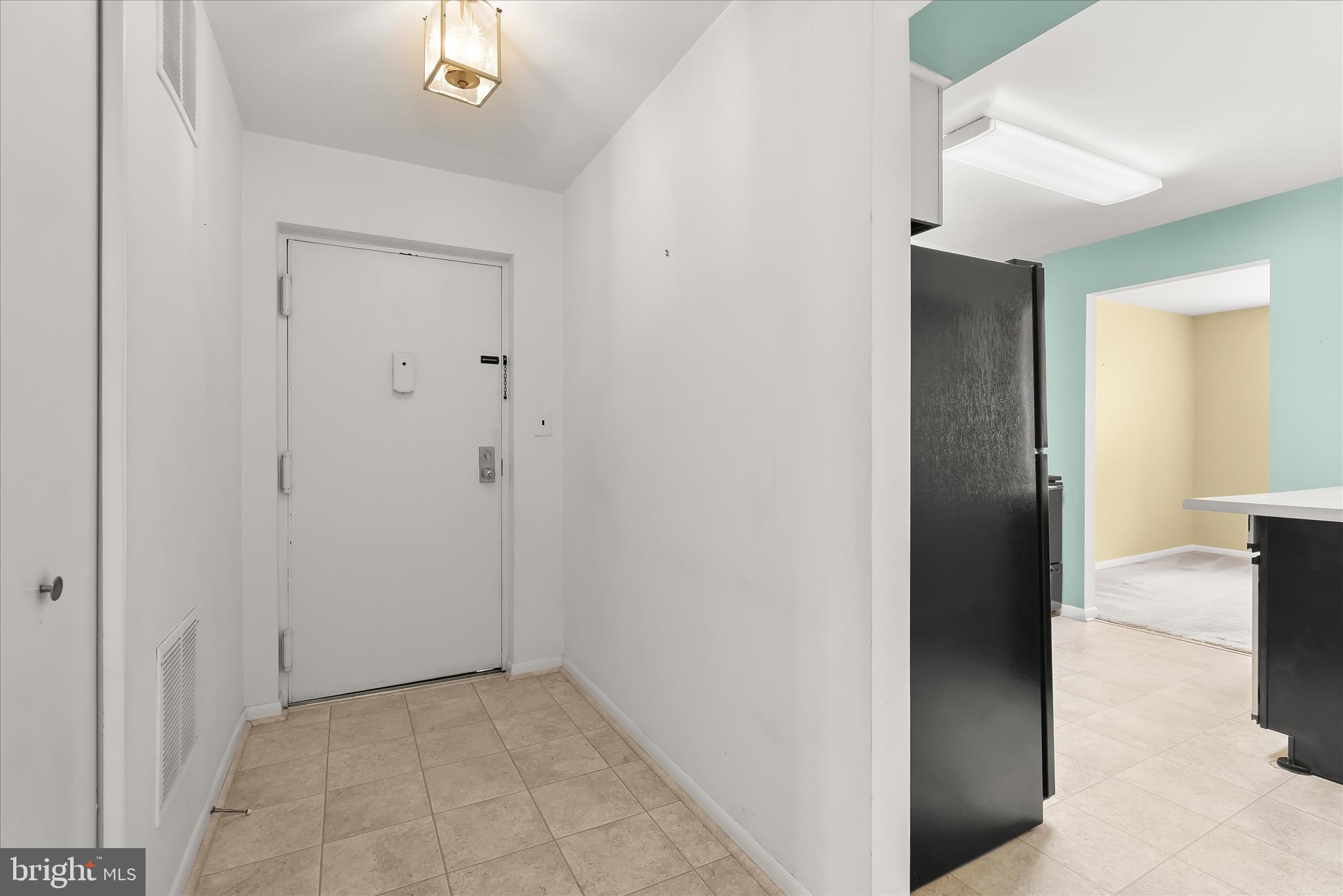 2 Glenamoy Road, Unit 101 Lutherville-Timonium, MD 21093 - Photo 3 of 30 Foyer