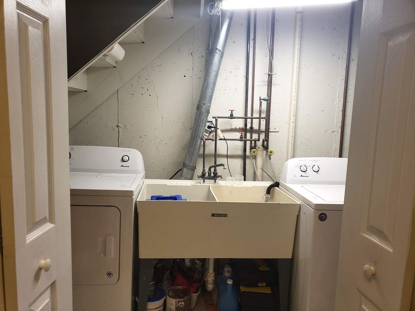 524 Sandhurst Lane South Elgin, IL 60177 - Photo 22 of 32 a utility room with dryer and washer