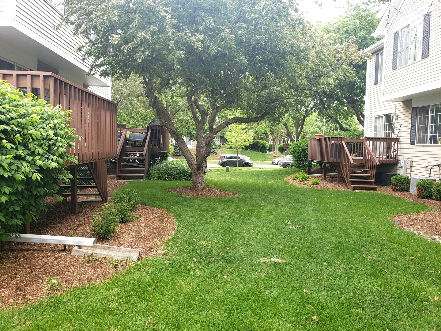 524 Sandhurst Lane South Elgin, IL 60177 - Photo 24 of 32 a backyard of a house with seating space