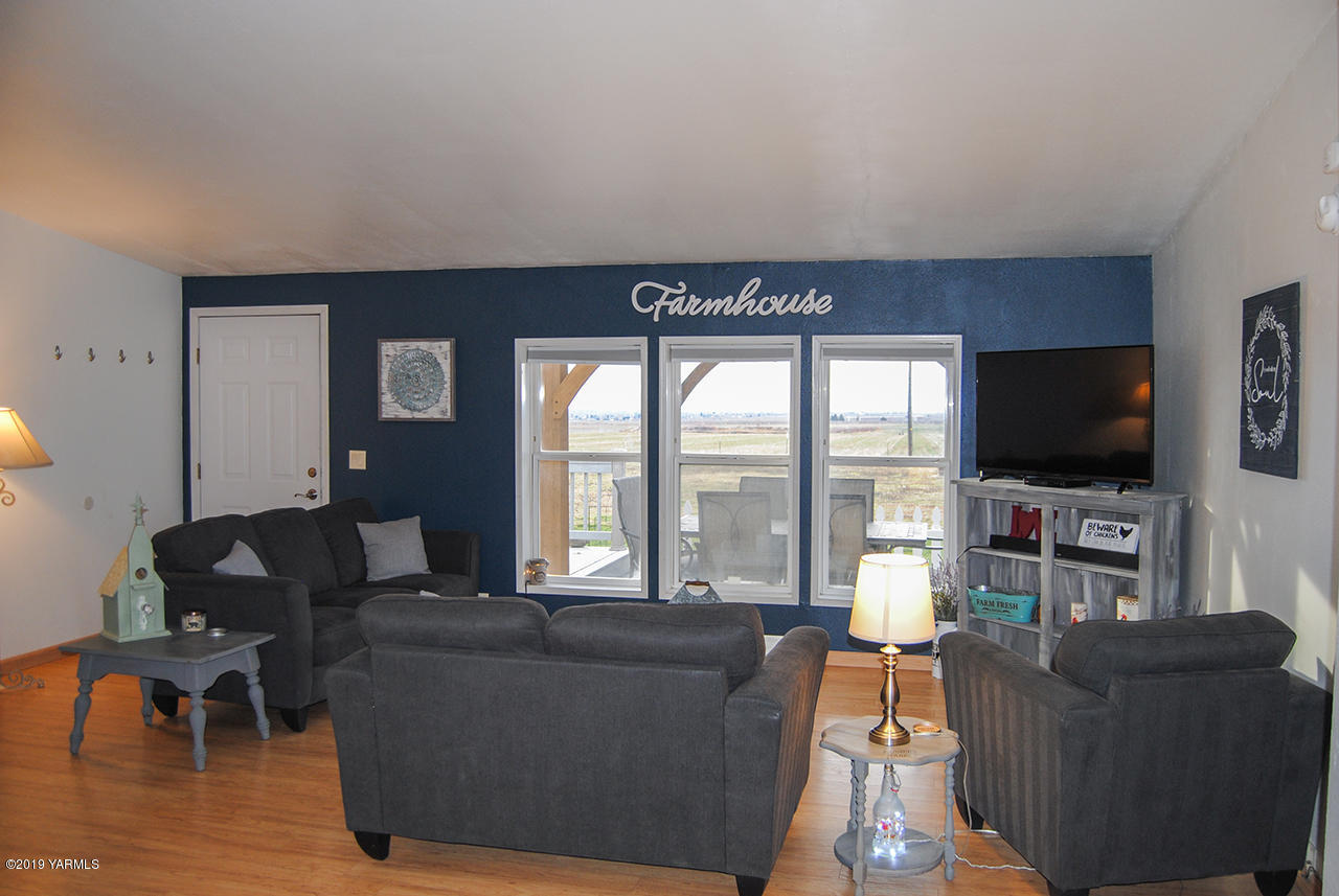 4971 Beam Road Granger, WA 98932 - Photo 2 of 24 a living room with furniture and a flat screen tv