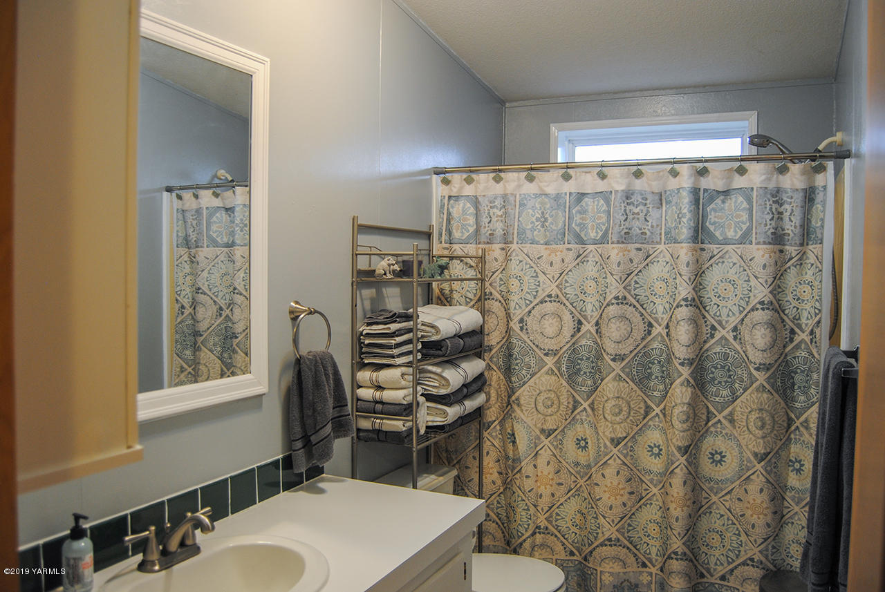 4971 Beam Road Granger, WA 98932 - Photo 12 of 24 a bathroom with a sink toilet and shower