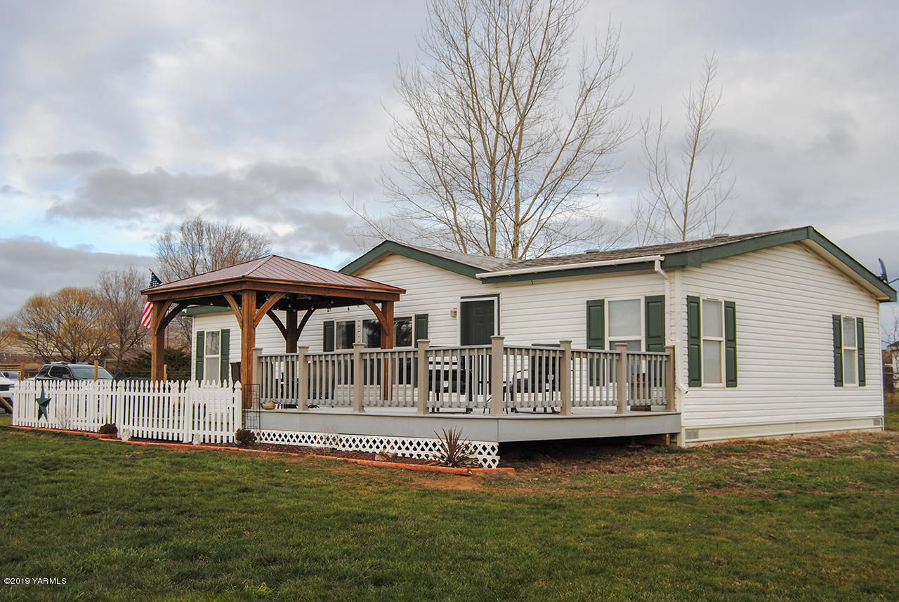 4971 Beam Road Granger, WA 98932 - Photo 21 of 24 a view of a house with a yard