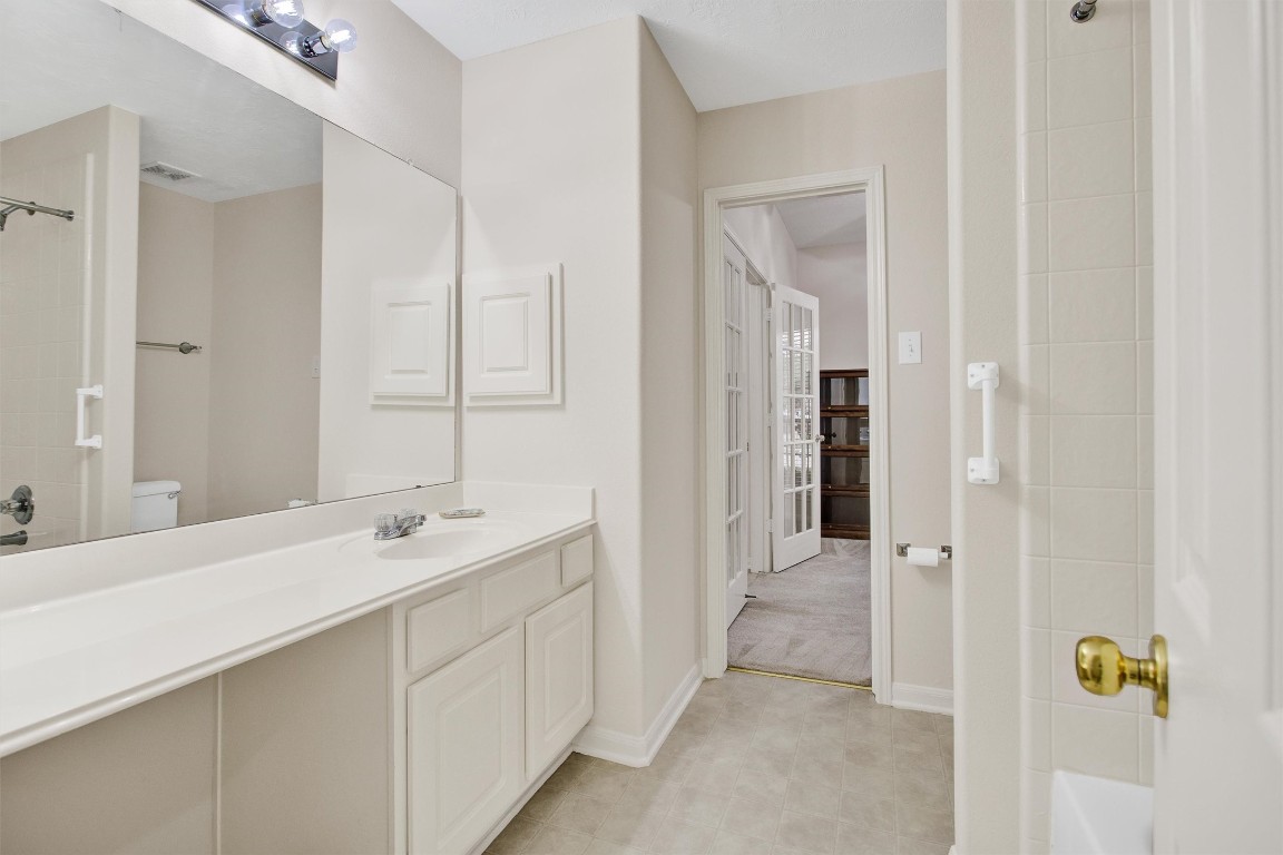 6031 Skyhaven Lane Spring, TX 77379 - Photo 25 of 34 Secondary bath has access from hallway of BR 2&3 as well as the study/BR 4