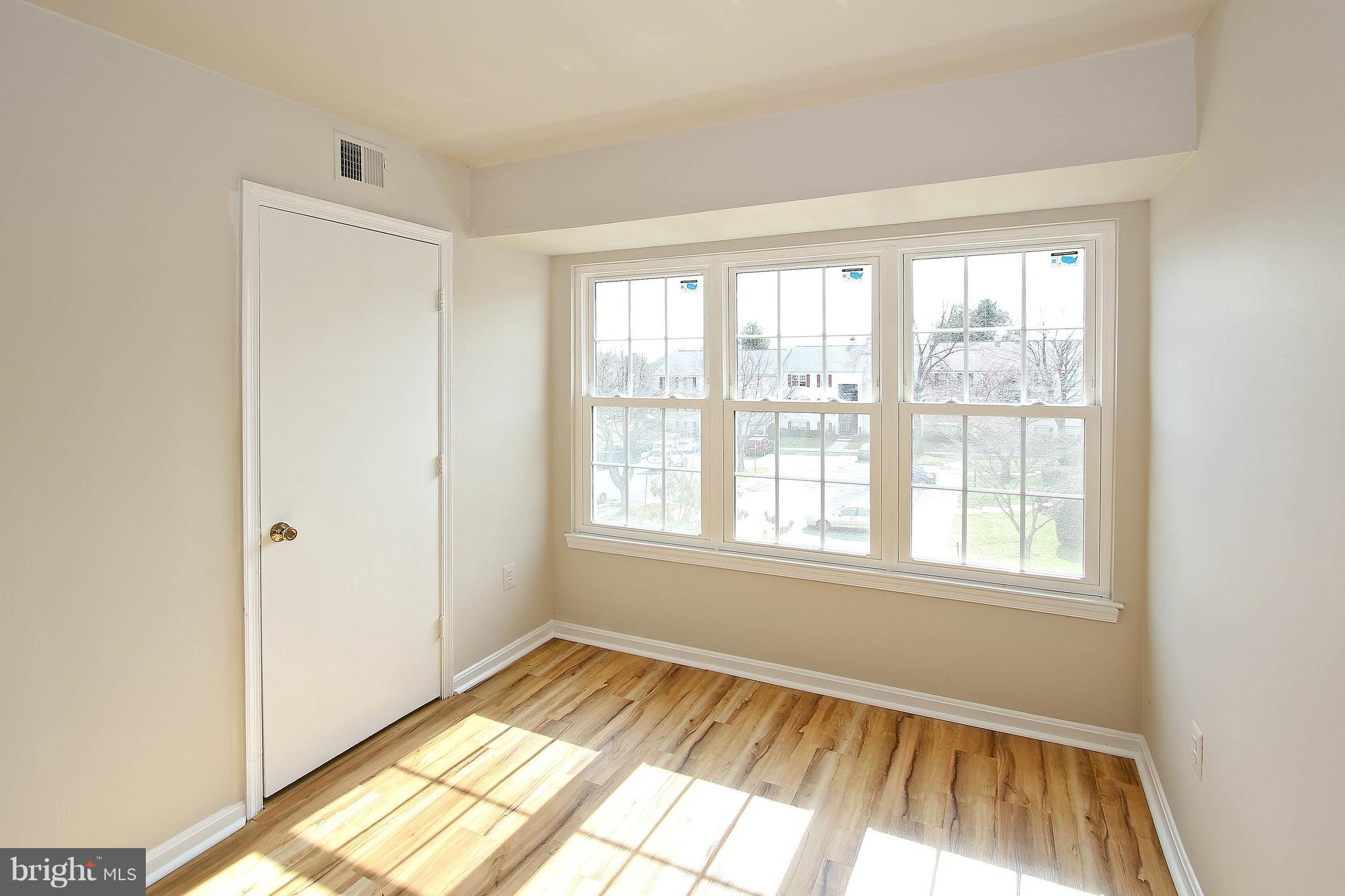 14909 McKisson Court, Unit 6CE Silver Spring, MD 20906 - Photo 11 of 30 Living Room